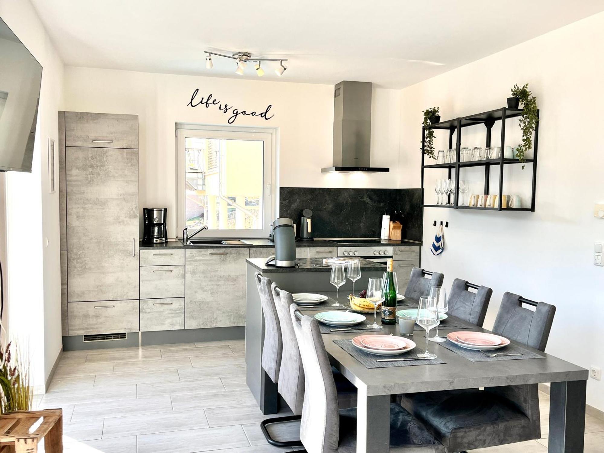 Moseltraum, 1-6 Pers, Mit 3 Schlafzimmer Und Panoramabalkon Apartment *
