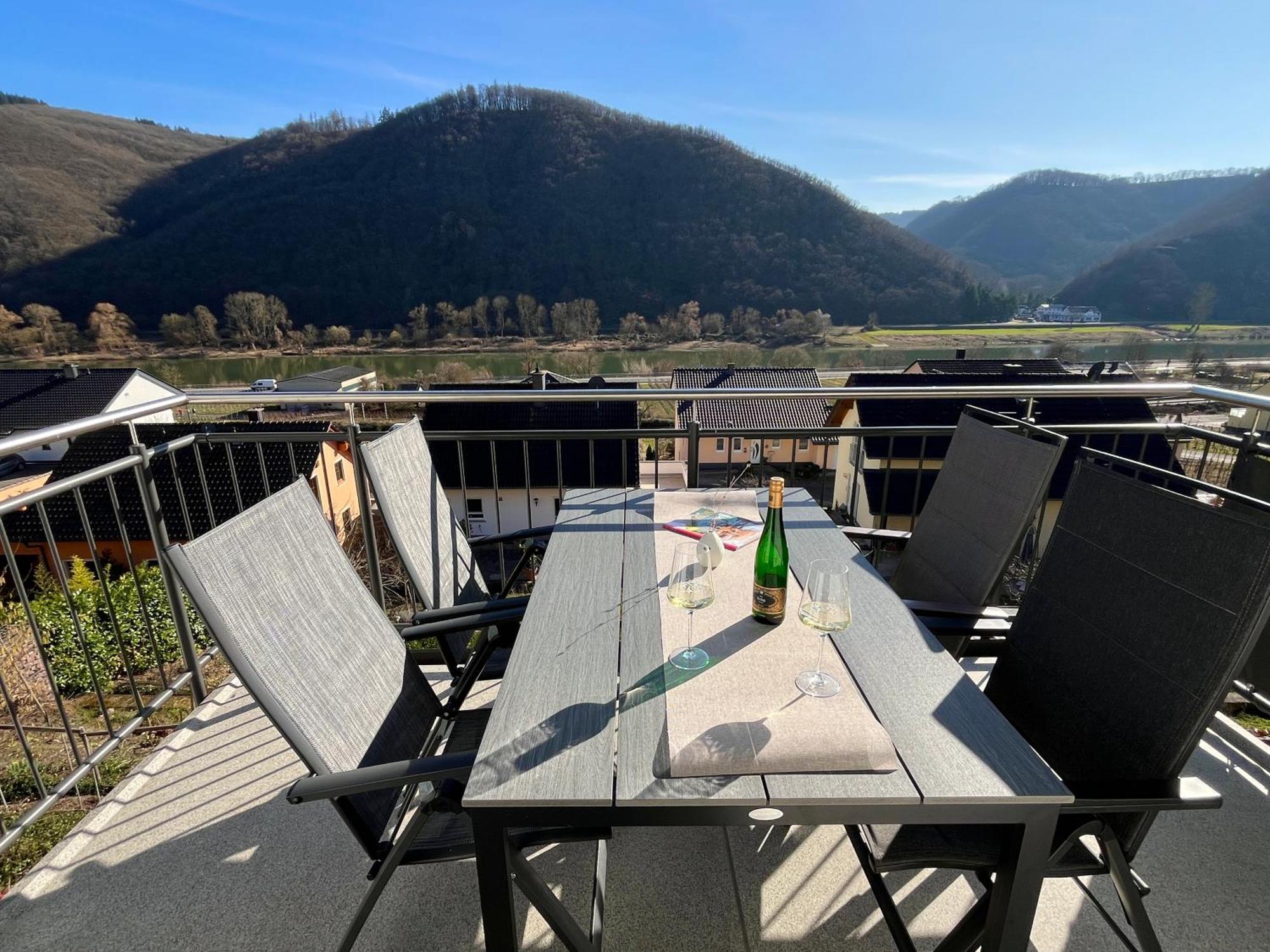 Apartment Moseltraum, 1-6 Pers, Mit 3 Schlafzimmer Und Panoramabalkon